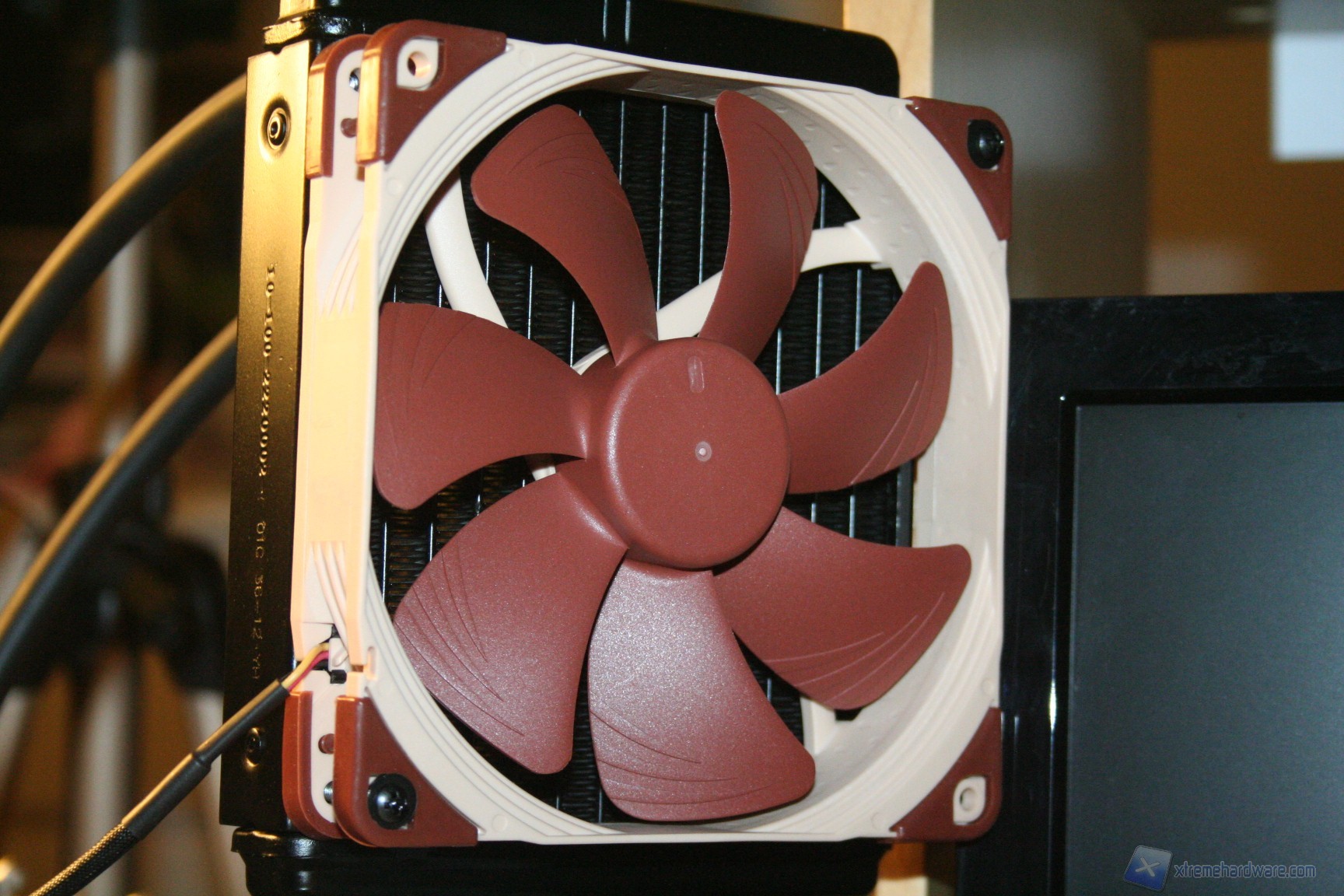 00070 NZXT X40