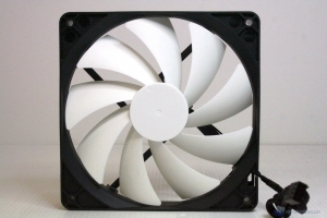00037 NZXT_X40